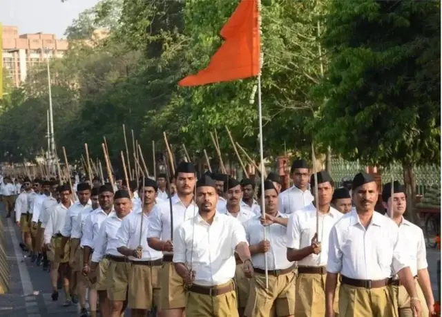 આ પુસ્તકમાં આરએસએસમાં માનનારા લોકોની આકરી ટીકા કરવામાં આવી છે