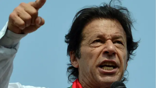 तहरीक-ए-इंसाफ के प्रमुख इमरान ख़ान