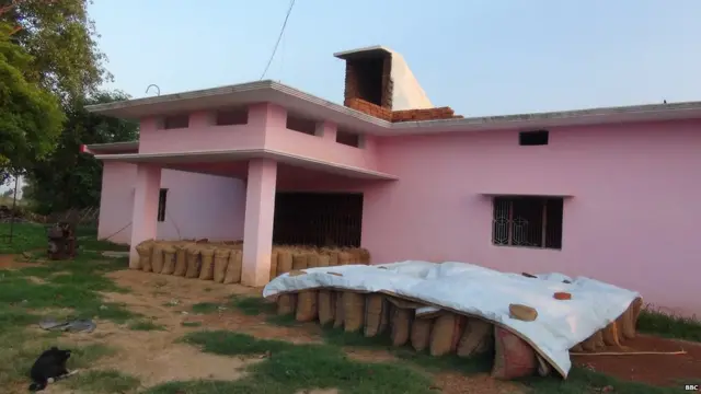 ग्राम प्रधान का घर