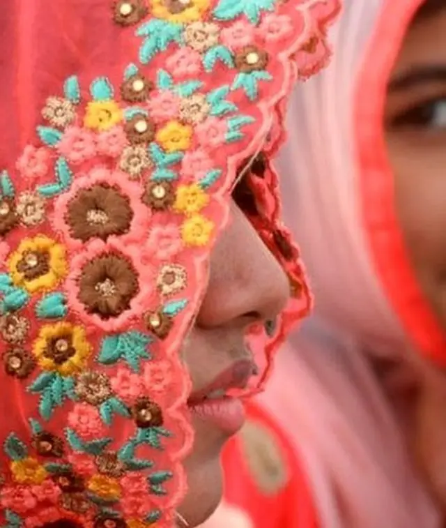 Muslim women offer prayers during the Eid al-Adha festival in Colombo on August 12, 2019. - Muslims around the world are celebrating Eid al-Adha (the feast of sacrifice), the second of two Islamic holidays celebrated worldwide marking the end of the annual pilgrimage or Hajj to the Saudi holy city of Mecca.