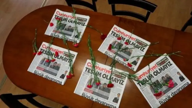 जम्हूरियत अखबार ने राष्ट्रपति की नीतियों के ख़िलाफ़ रवैया अपना रखा है.