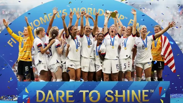 Ụmụnwaanyị Amerịka buliri iko mba ụwa ụmụnwaanyị nke 2019