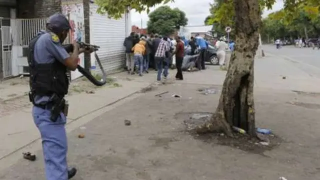 Maafisa wa polisi wawatawanya waandamanaji Afrika Kusini