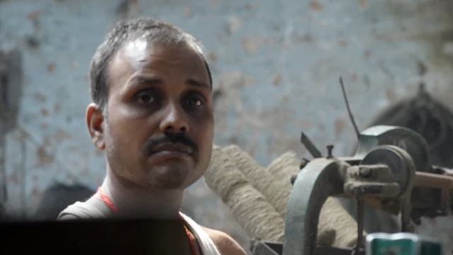 जूट मिल में काम करने वाले एक मज़दूर