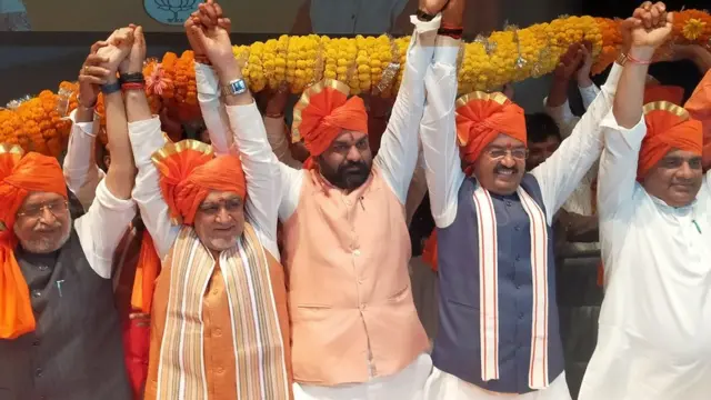 कार्यक्रम में शामिल हुए नेता