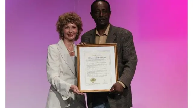 ሽልማት እናተቐበለ