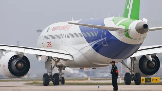 Iyi ndege iracyakoresha ibikoresho byinshi by'ikoranabuhanga byatumijwe hanze