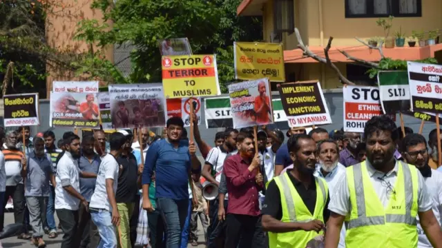 இலங்கை: ரோஹிஞ்சா முஸ்லிம்களுக்கு ஆதரவாக கொழும்பில் ஆர்பாட்டம்