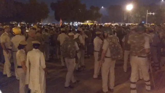 राहुल गांधी का कैंडल मार्च