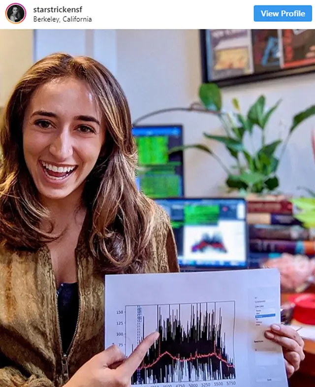 Sarafina mostrando "la culminación de 4 meses de trabajo duro" en Instagram: el espectro de la explosión de una estrella que está a 3.200 millones de años luz de distancia.