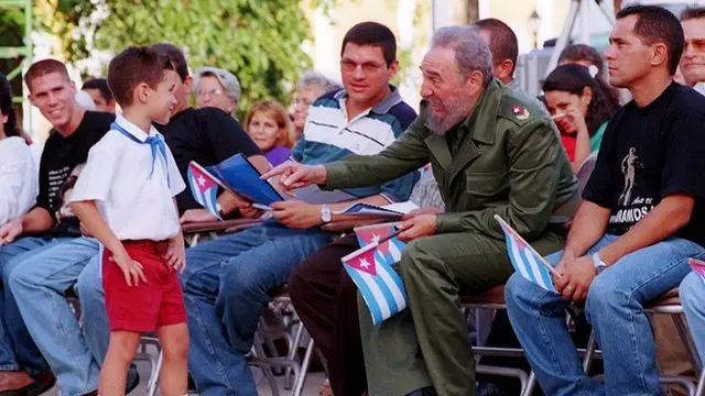 Elián com Fidel e seu pai