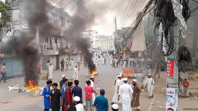 ਇਸਲਾਮਿਕ ਅਤੇ ਖੱਬੇ ਪੱਖੀ ਗਰੁੱਪ ਪ੍ਰਦਰਸ਼ਨ ਕਰ ਰਹੇ ਹਨ