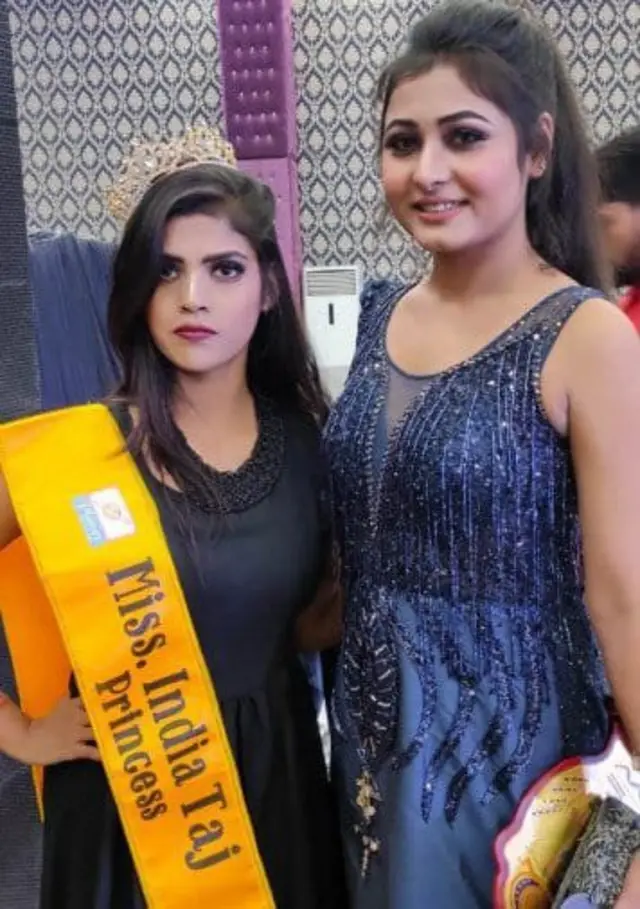 सुधा रैकवार की बड़ी बेटी रिया रैकवार (बाएं) की शिकायत पर दर्ज हुई एफ़आईआर