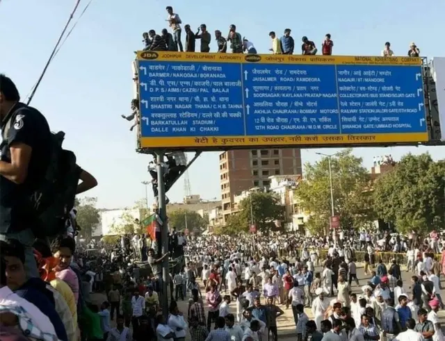 सोशल मीडिया पर शेयर हो रही तस्वीर