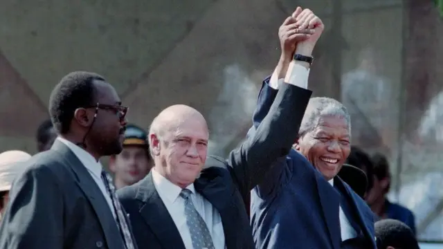 FW de Klerk na Nelson Mandela basangiye agashimwe kitiriwe Nobel mu 1993