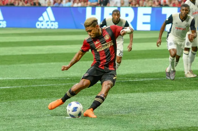 De penalti, con la derecha, con la zurda, de cabeza, el venezolano ha anotado goles de todas las maneras.