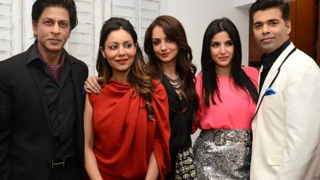 ऩिर्देशक करण जौहर फ़िल्मी हस्तियों के साथ