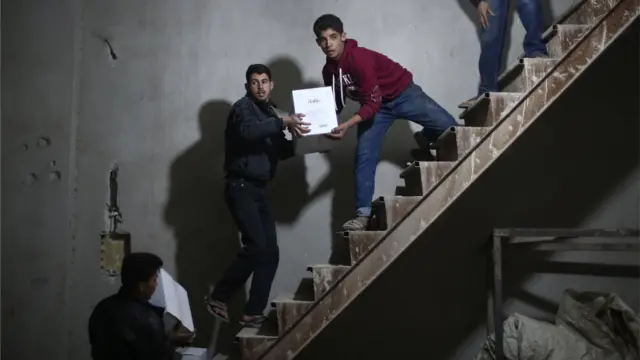 Doğu Guta'da yardım çalışanları