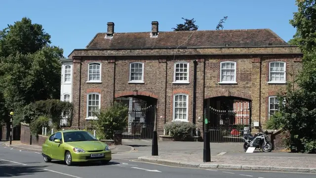 लंदन का दूसरा सबसे बड़ा रिहायशी मकान विटनहर्स्ट