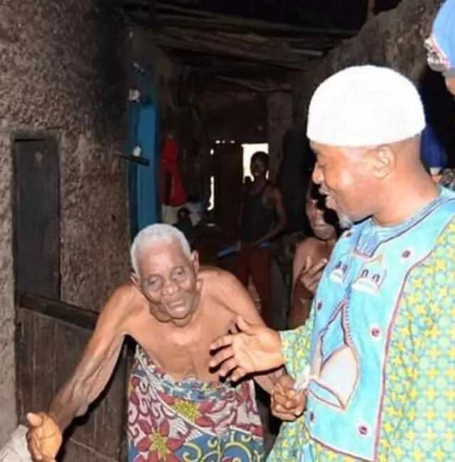 oluwo ati iya arugbo kan