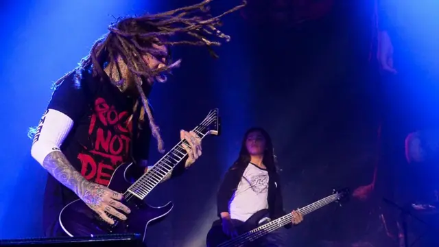 Tye Trujillo con Brian "Head" Welch.