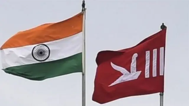 இந்திய மற்றும் காஷ்மீர் கொடிகள்