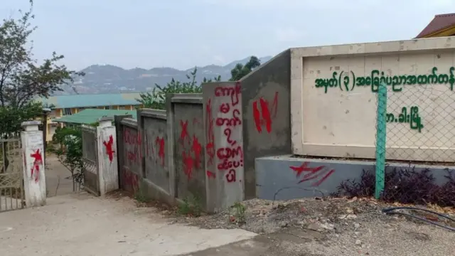 ကျောင်းပြန်မတက်ရန် တိုက်တွန်းနှိုးဆော်မှုများပြုလုပ်