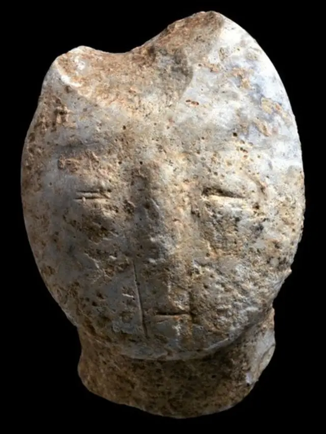 Figurine, depicting a human face