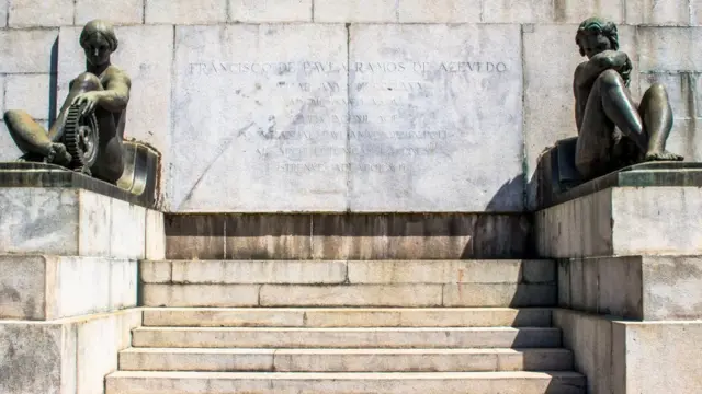 Detalhe do monumentocassino 7 gameshomenagem para o Arquiteto Ramoscassino 7 gamesAzevedo, do escultor ítalo-brasileiro Galileo Emendabili, no Campus da USP, Cidade Universitária, zona oestecassino 7 gamesSao Paulo, SP