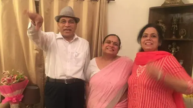 మహిళలు, ఒక వృద్ధుడు