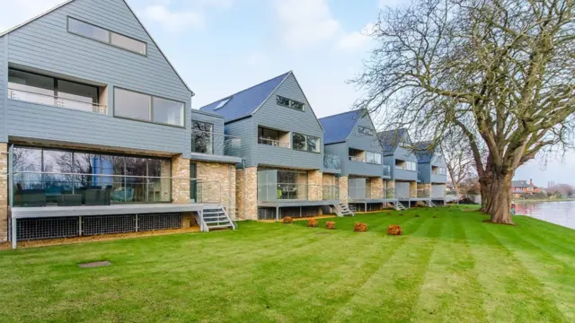 Всі п'ять нових будинків