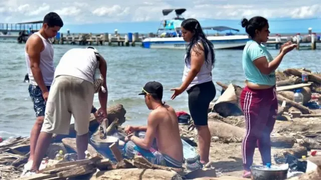 પેડ્રોએ સ્વદેશી શિબિરમાં દરેક રાત્રિ દીઠ 50 ડૉલર ચૂકવ્યા હતા.