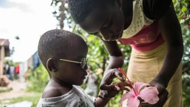 Mwenewabo amwereka ishurwe ico arico