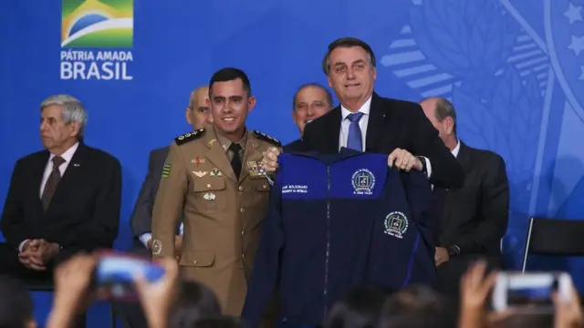 Bolsonaro durante lançamentoantigos cassinos no brasilprogramaantigos cassinos no brasilescolas cívico-militares