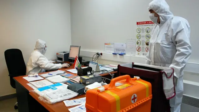 اعلام شده که در شهر دوشنبه بیمارستان های ویژه بیماری‌های عفونی برای معاینه افراد از چین برگشته اختصاص داده شده‌ است