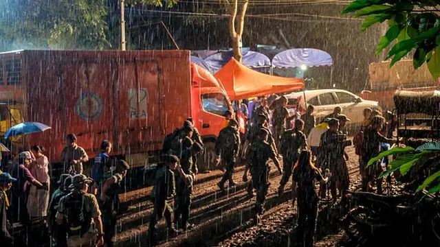 Thailand boys trapped in caves