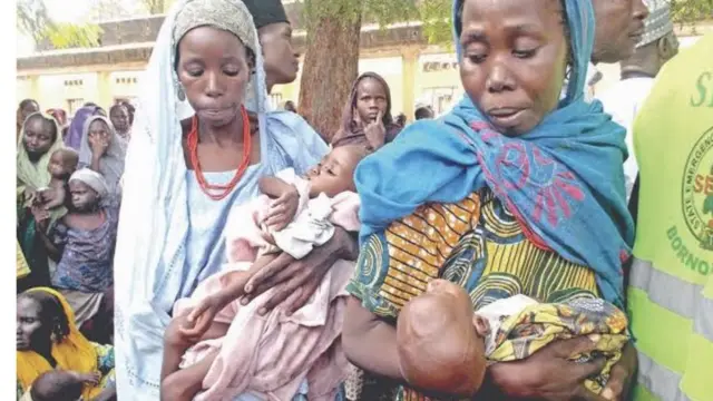 Awn obinrin ti ebi n pa to gbe ọmọ dani