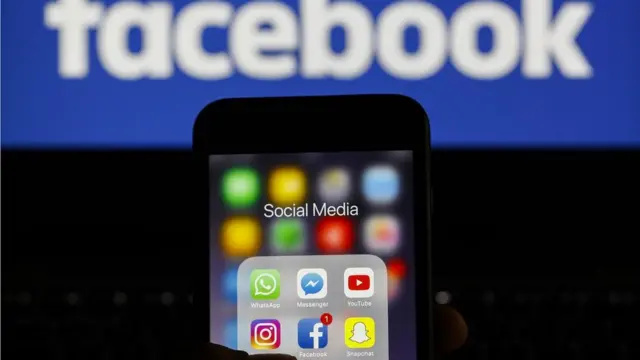 سوشیل میډيا