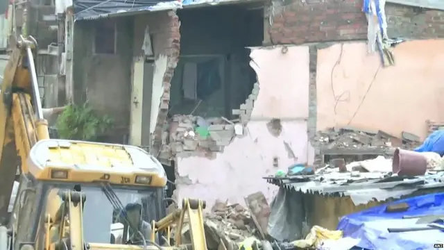ముంబయిలో కూలిన ఇల్లు