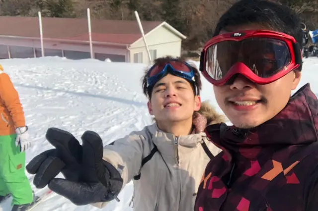 香港人陳先生（右）和台灣同志伴侶Neil。（照片由受訪者提供）