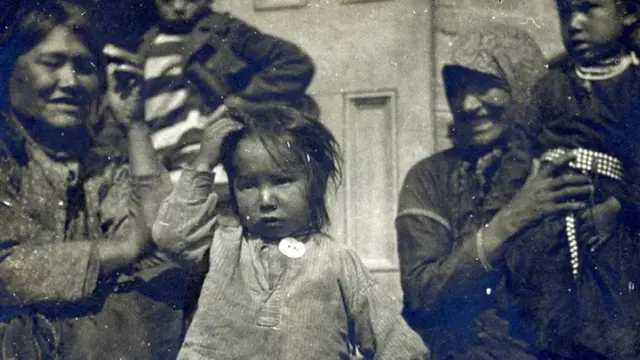 Niños indígenas en Canadá