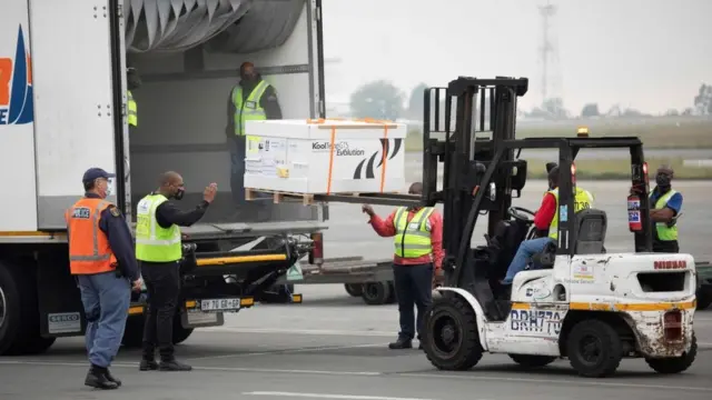 Разгрузка вакцины Johson & Johnson