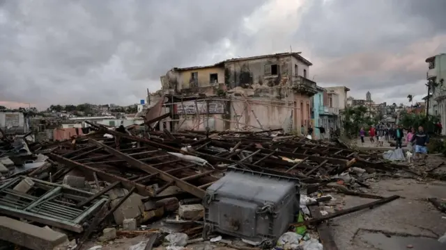 Destrozos en las calles de La Habana.