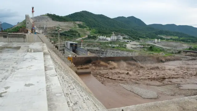 Hidhichi bishaan qabachuu eegalu isaatiin dura