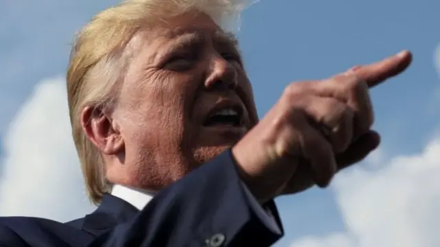 دونالد ترامپ سال گذشته آمریکا را از توافق هسته ای برجام خارج کرد و گفته سیاست "فشار حداکثری" را علیه جمهوری اسلامی ایران ادامه خواهد داد