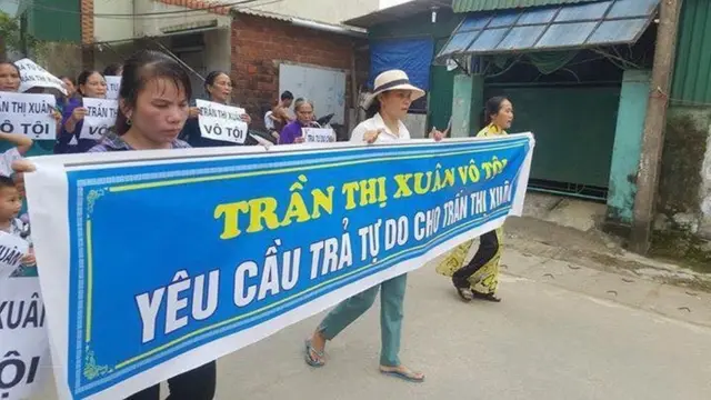 Việc bắt giữ bà Xuân khiến nhiều người dân địa phương bức xúc, xuống đường biểu tình