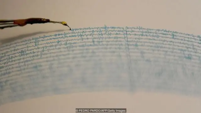 Gelombang samudera yang besar menghasilkan getaran di dasar laut yang bisa direkam oleh seismograf di seluruh dunia.