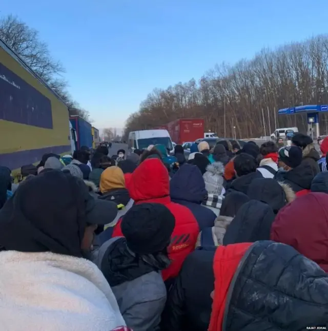 યુક્રેનમાં હજુ 20 હજાર કરતાં વધારે નાગરિકો રહે છે, જેમાંના મોટા ભાગના મેડિકલનો અભ્યાસ કરતા વિદ્યાર્થીઓ છે