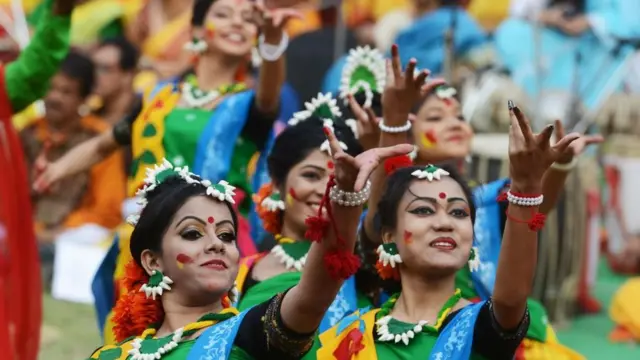 பெண்களின் நடனம்