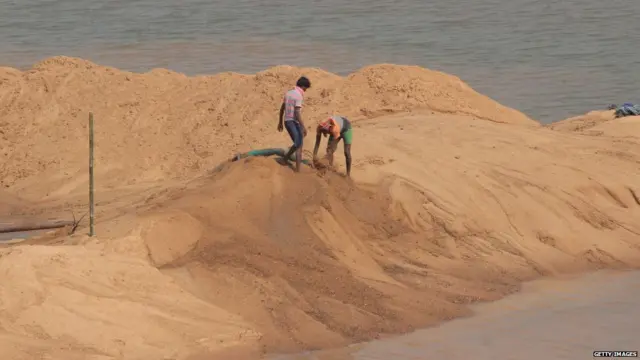 अवैध वाळू उपसा